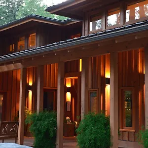 ***** Bed & Breakfast Shades Of Jade & Canada